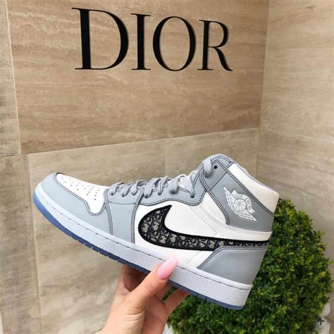 nikes dior